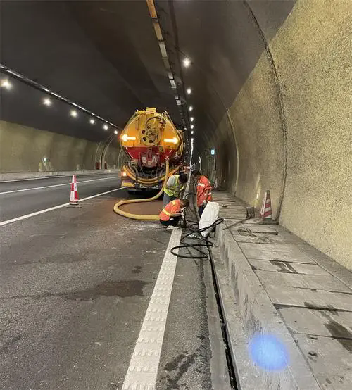 永春隧道排水渠清淤